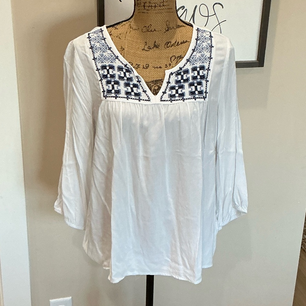 Old Navy White Top with Navy Embroidery
